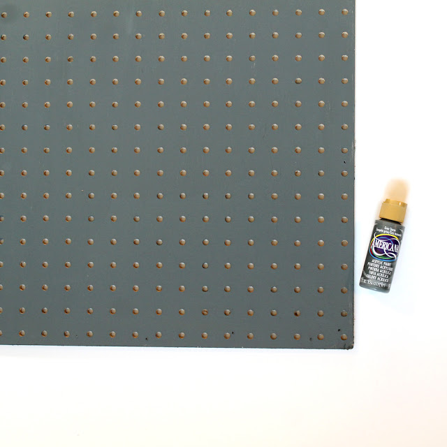 Use @decoart Chalkboard Coating to make this Chalkboard Pegboard Kitchen Organizer. Tutorial by @punkprojects